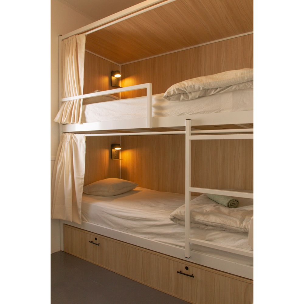 Litera Elite bajo diseño con paneles y cortinas