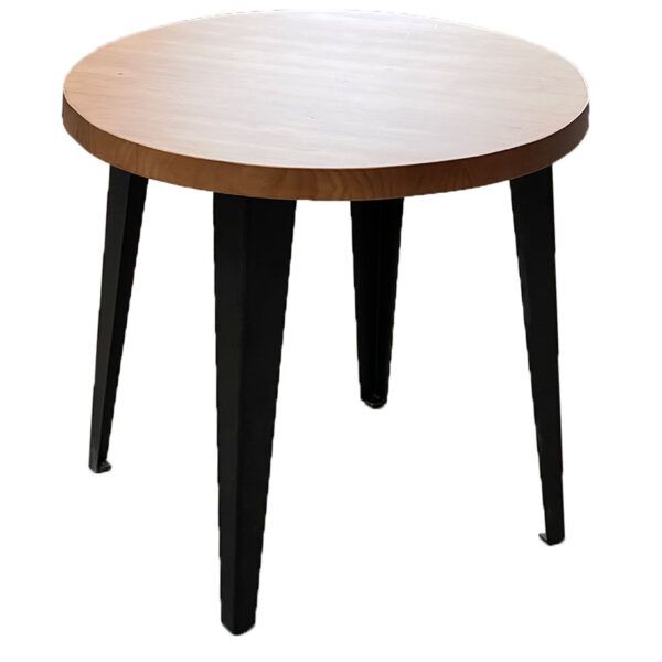 mesa industrial baja con patas de mteal y tablero de madera maciza
